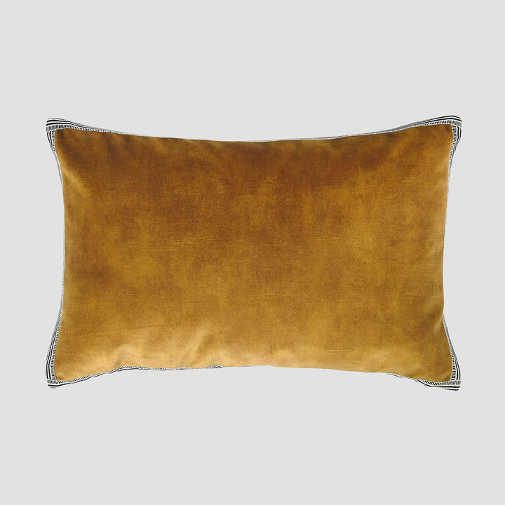 Manade Cushion - 40 x 60cm