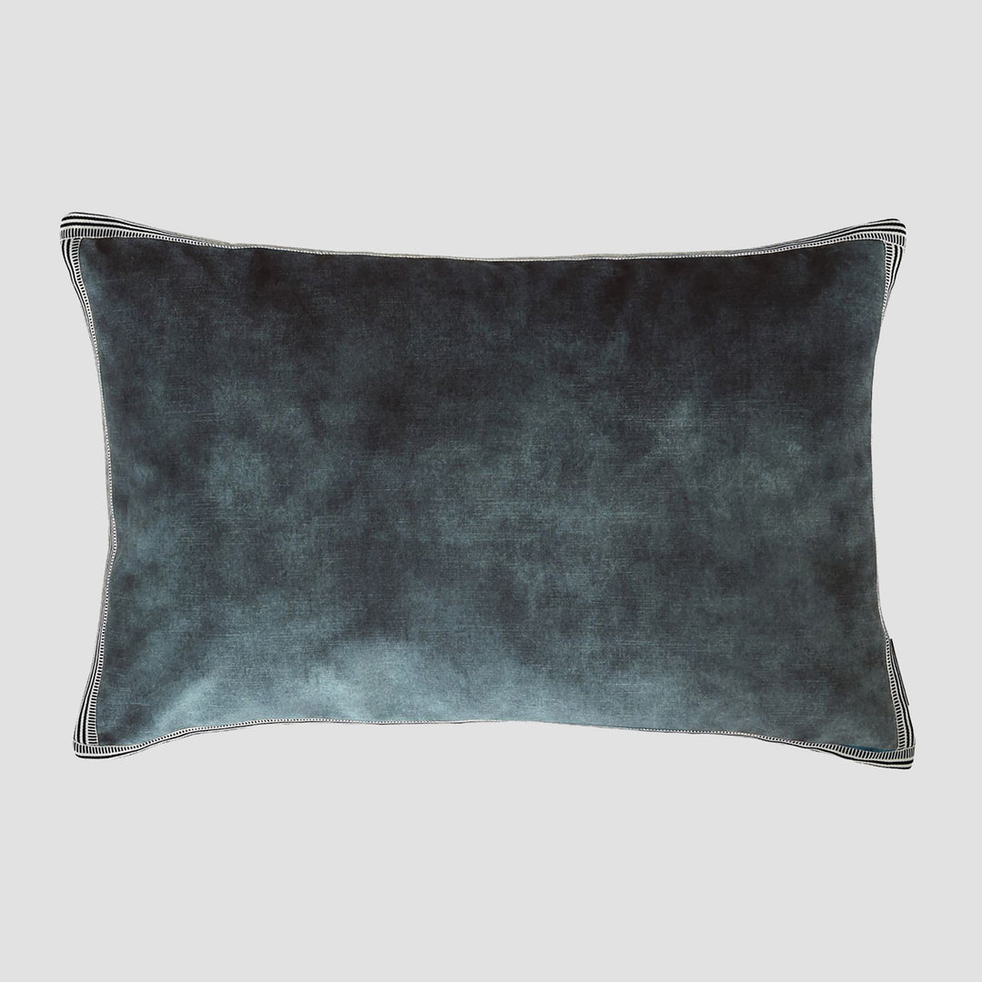 Manade Cushion - 40 x 60cm
