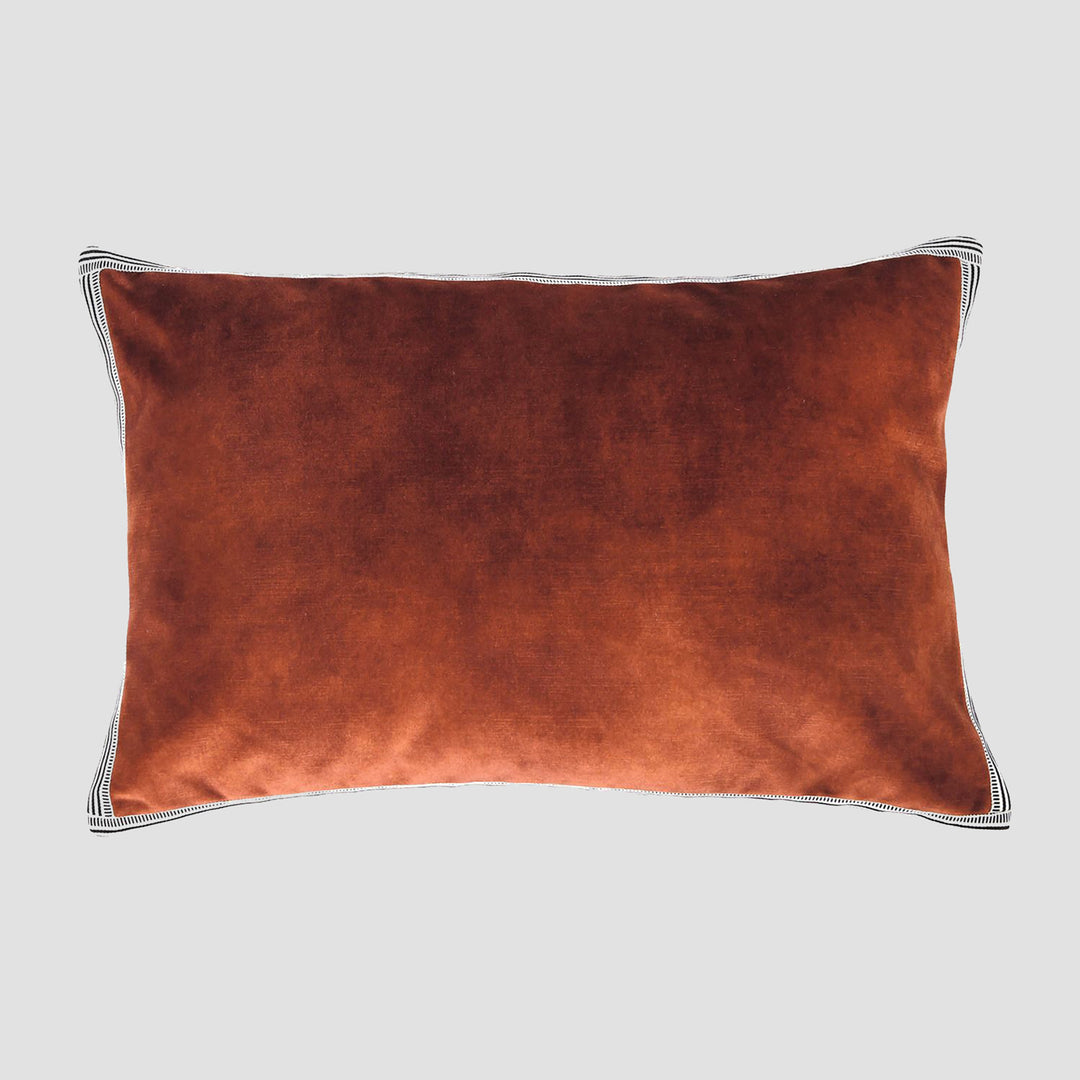 Manade Cushion - 40 x 60cm